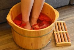 足疗的作用有哪些 用什么泡脚治疗咳嗽